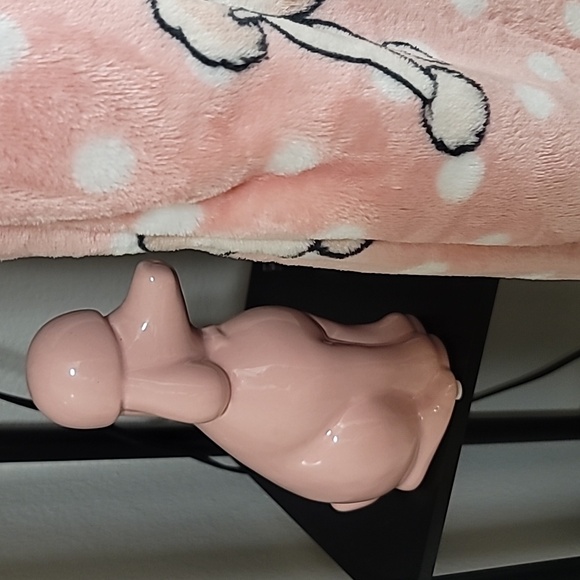 🐩💕Betseyville Pink Plush Throw Blanket w/ Pink Poodle Statue Bundle 💕🐩 - Picture 9 of 9